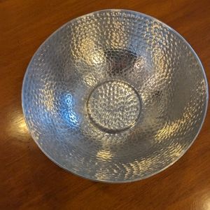 Threshold metal bowl